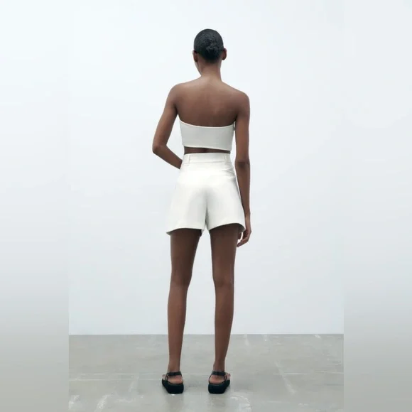 Zara Pleated Shorts - Picture 2 of 10